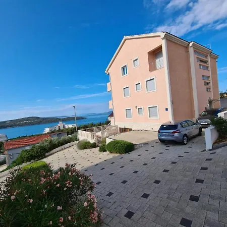 Luciana تروغير