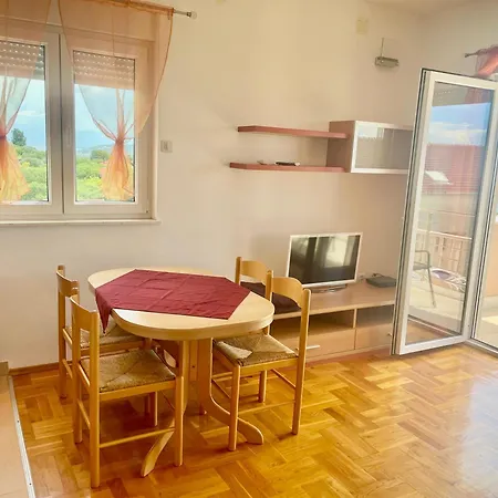 Luciana تروغير