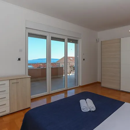 Luciana تروغير