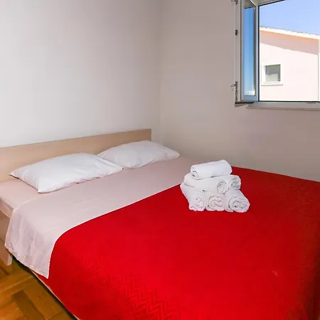 Luciana Apartmán *